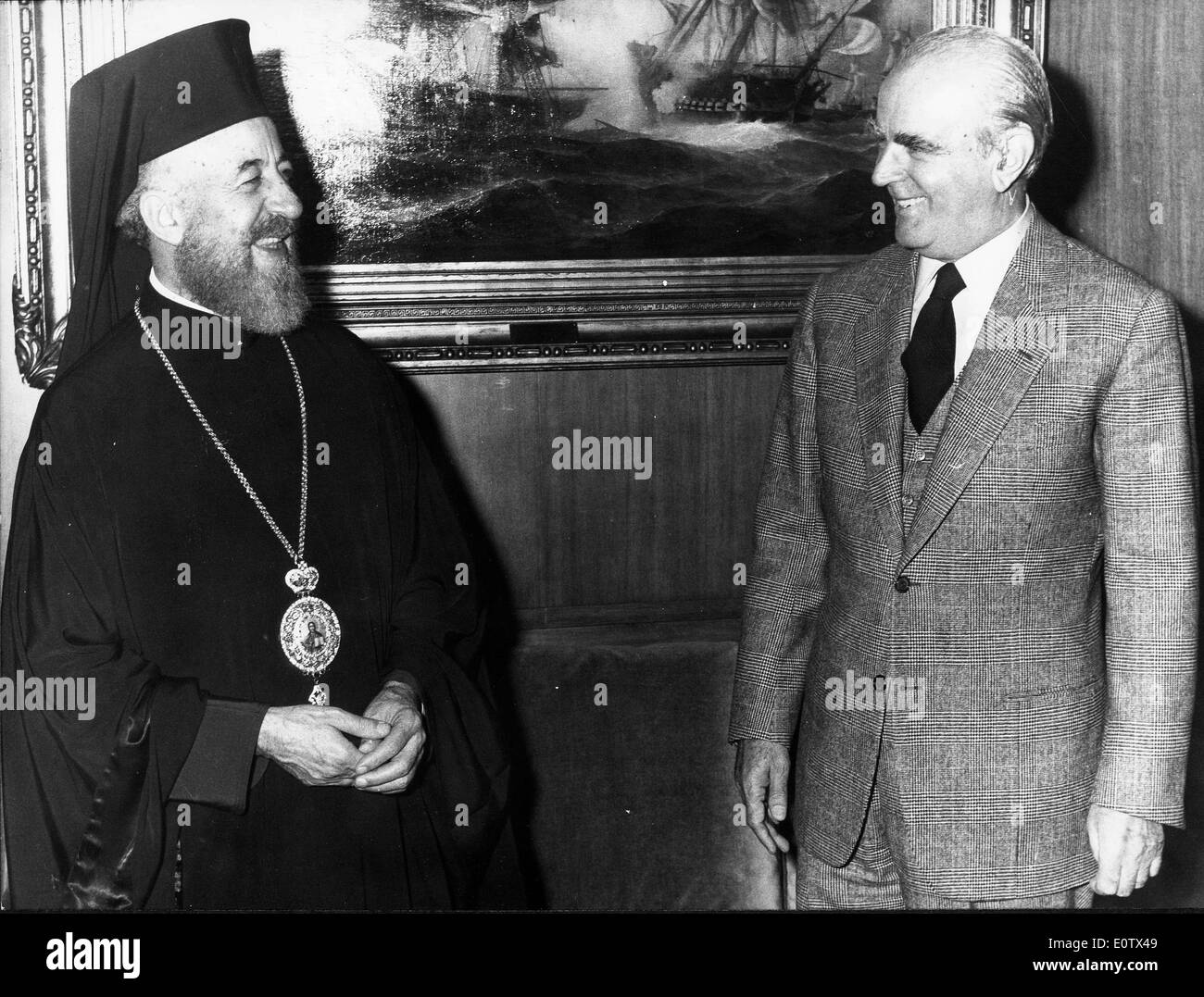 L Arcivescovo Makarios III visite Konstantinos Karamanlis Foto Stock