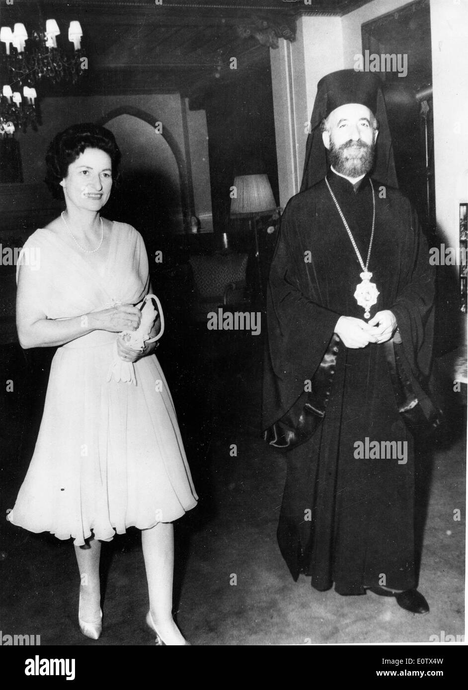 L Arcivescovo Makarios III e Lady Bird Johnson a piedi Foto Stock