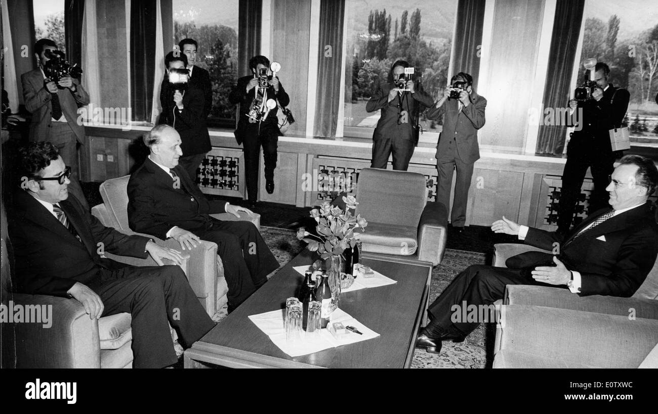 Paparazzi per scattare foto durante la Manea Manescu riunione del Foto Stock