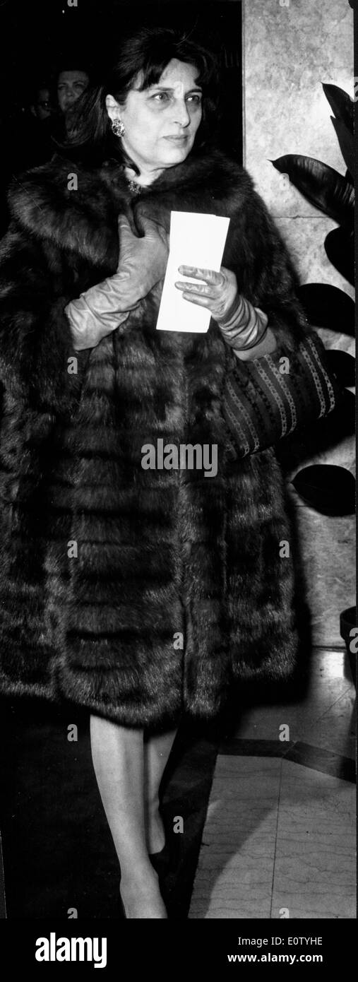 Attrice Anna Magnani arriva a "vincitori" premiere Foto Stock