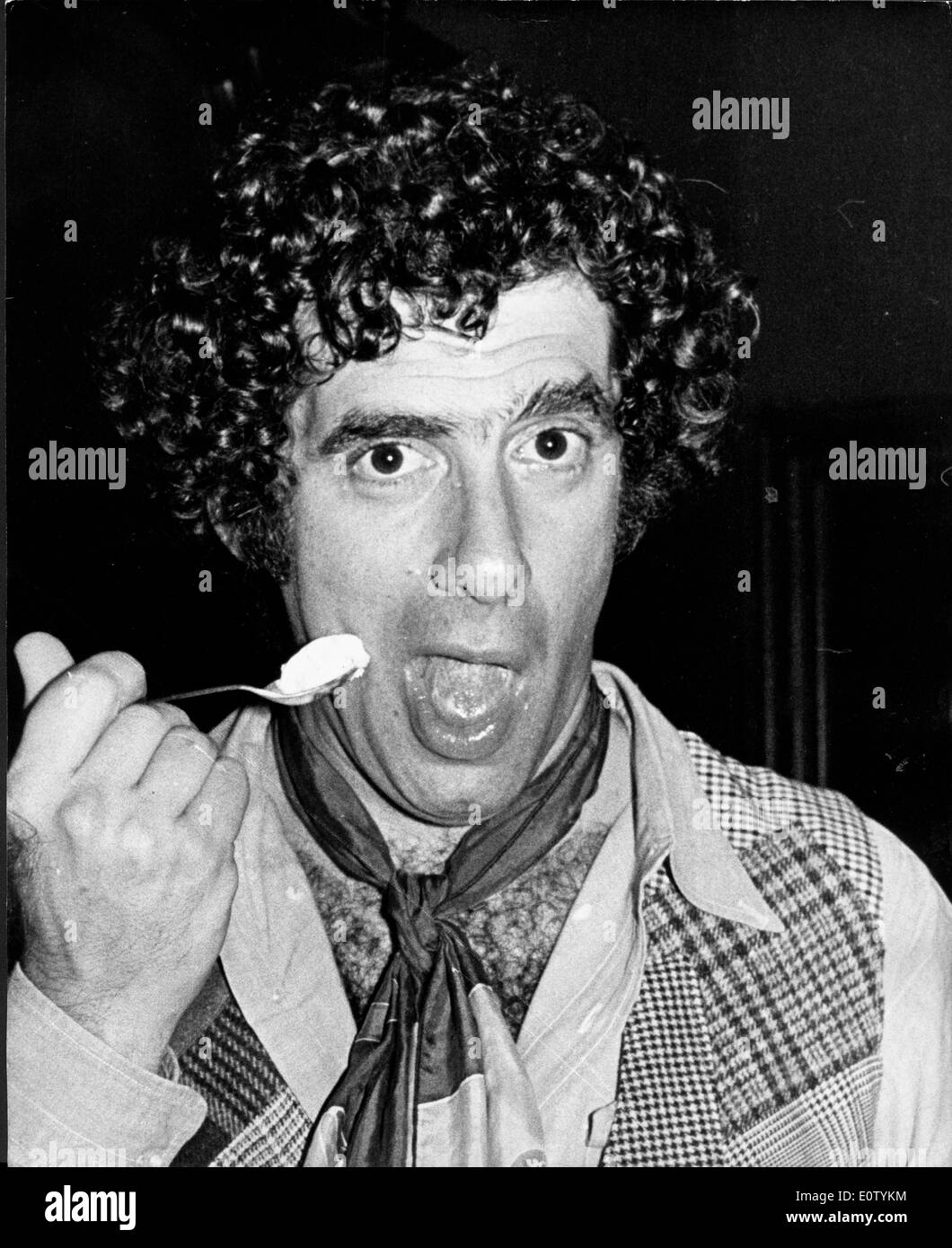 Attore Elliott Gould mangiare Foto Stock