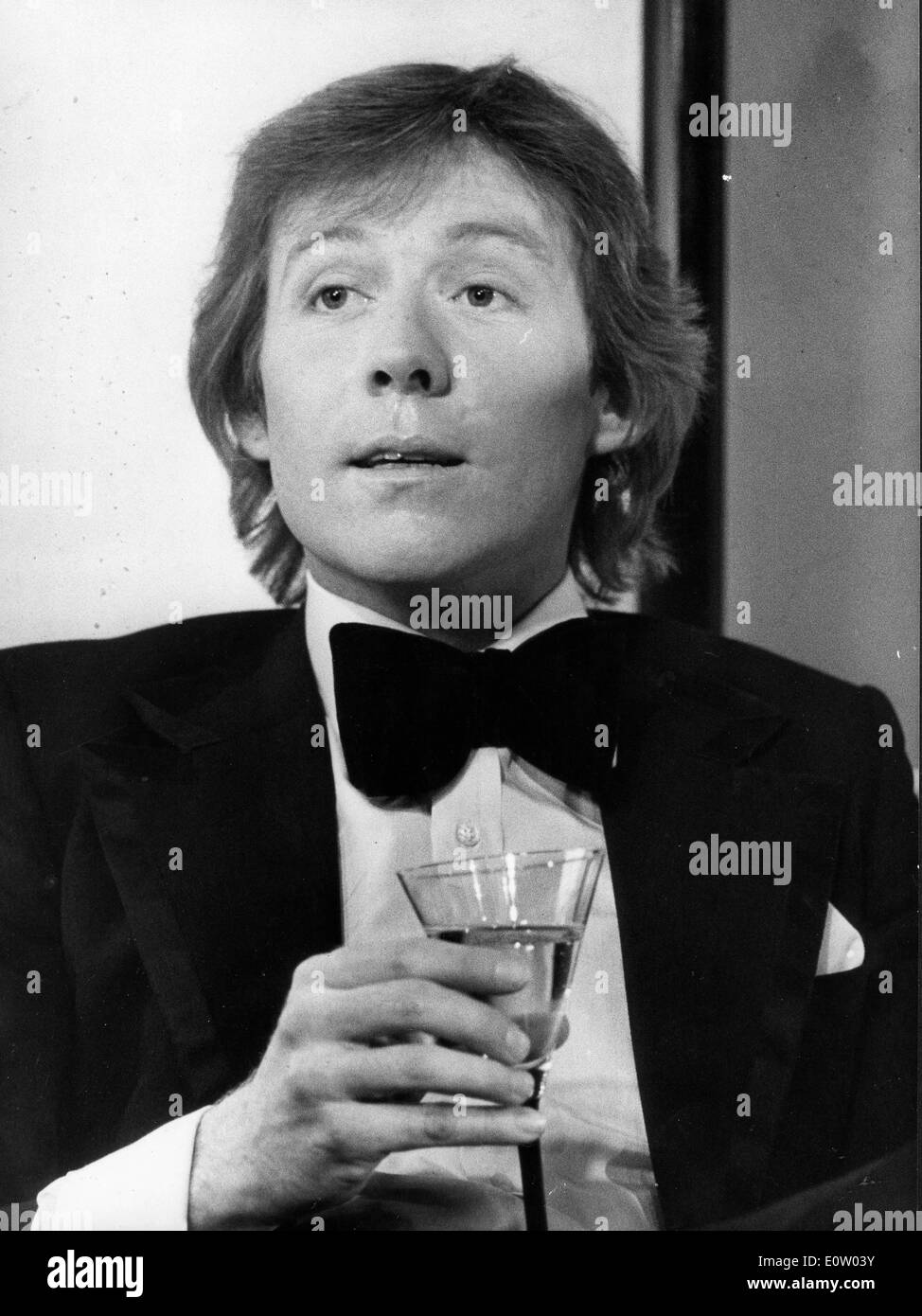 Roddy Llewellyn dando un toast Foto Stock