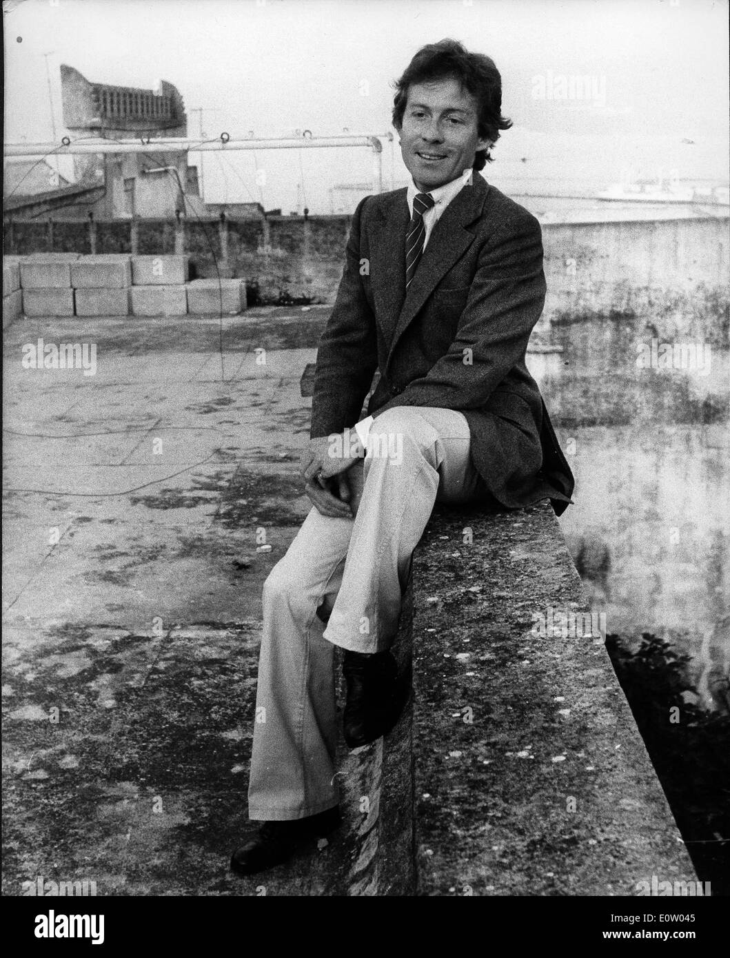 Roddy Llewellyn su un ponte di Londra Foto Stock