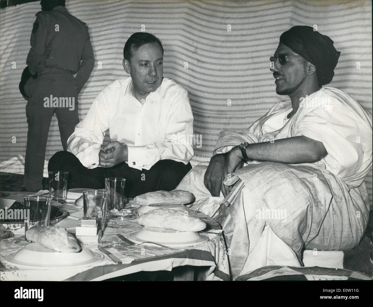 Nov. 11, 1960 - Celebrazione della festa dell indipendenza in Mauritania: celebrazioni si sono tenute a Noukchott, capitale di Mauretanta, a seguito della proclamazione di indipendenza della nuova repubblica islamica. La foto mostra il capo del nuovo stato Ould Daddah. Foto Stock