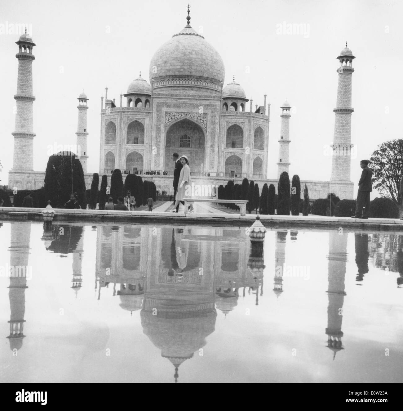 La regina Elisabetta II e suo marito il Principe Filippo visita al Taj Mahal Foto Stock