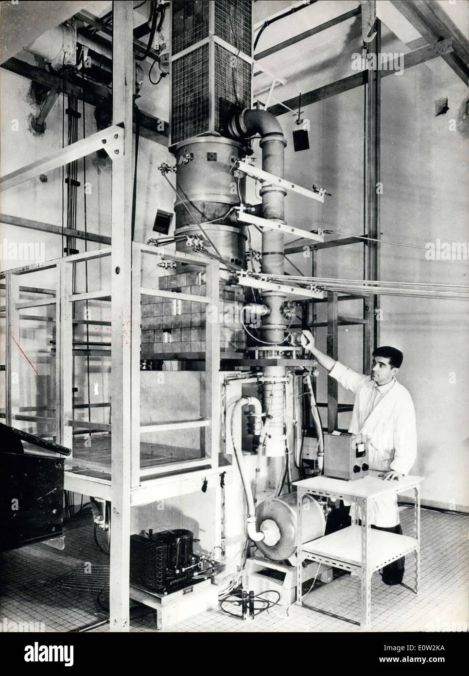 Dic. 23, 1960 - Centro Nazionale per la Ricerca Scientifica) Microscopio a Tolosa Foto Stock