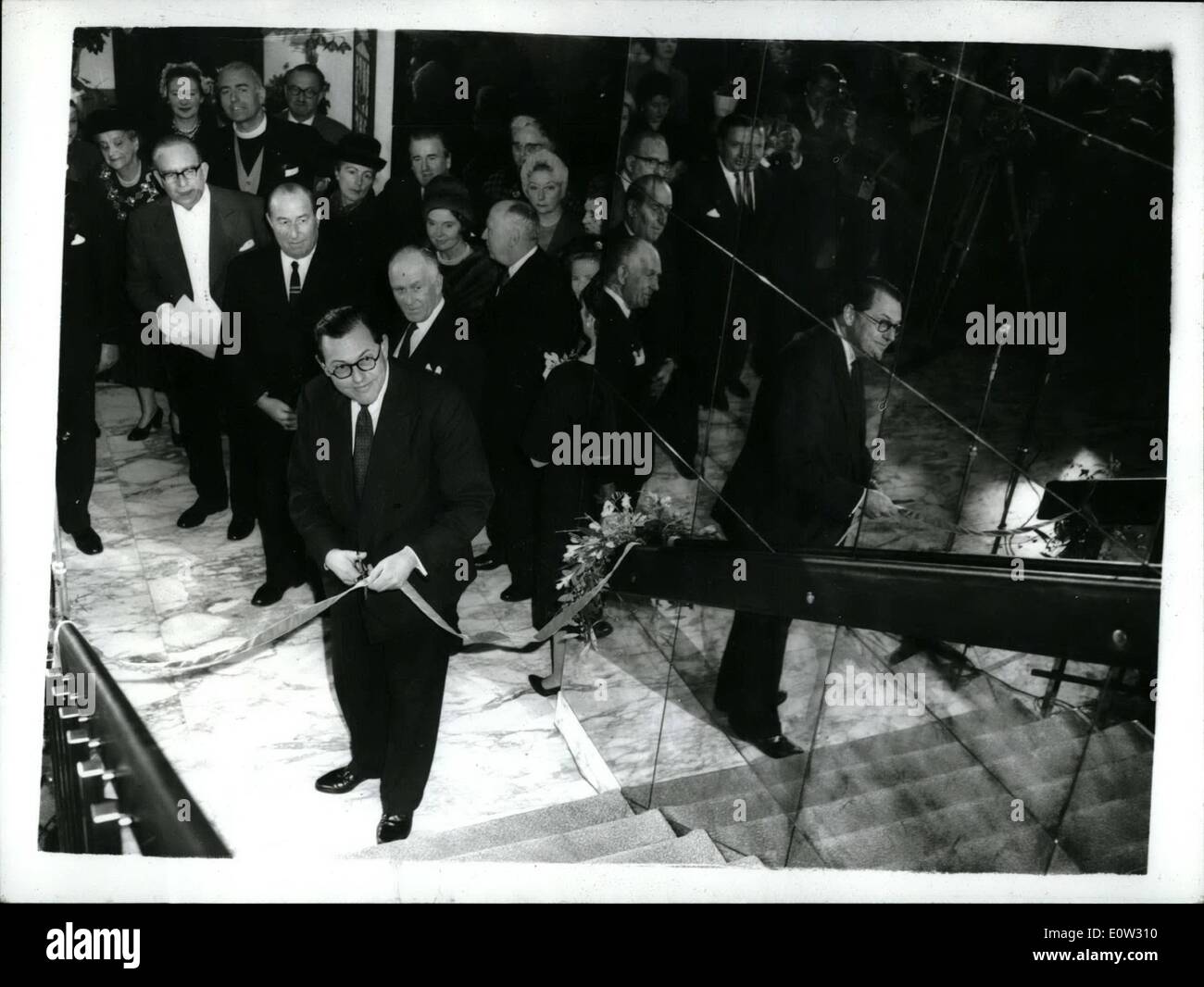 Gen 01, 1961 - Apertura di Londra Questo nuovissimo hotel di lusso; il Sig. Reginald Maudling il presidente del consiglio di amministrazione del commercio questa mattina Foto Stock