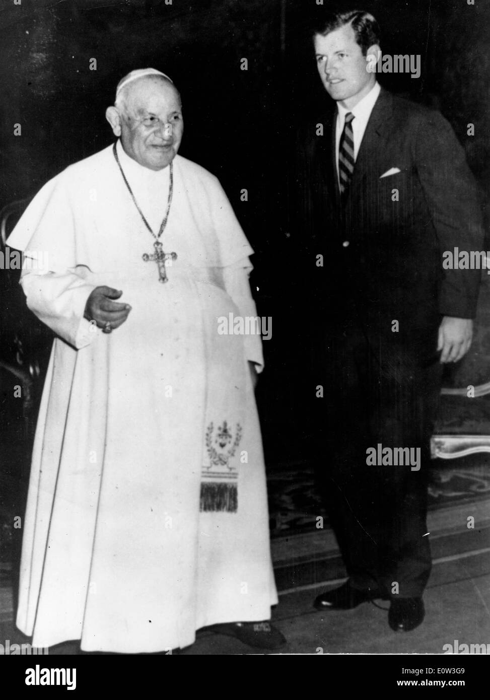 Il senatore Edward Kennedy paga una visita a Papa Giovanni XXIII Foto Stock