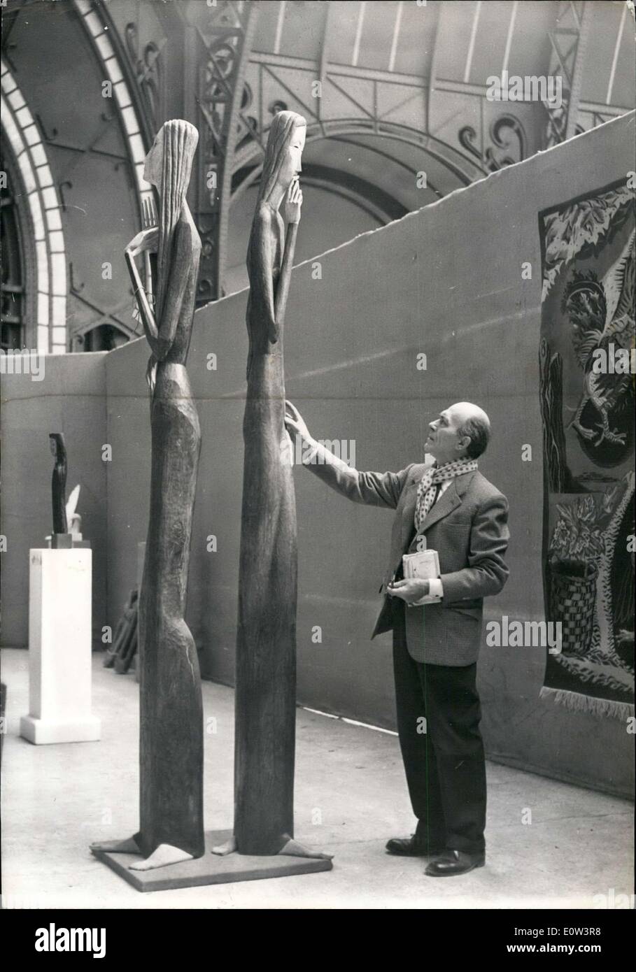 Il 12 marzo, 1961 - scultura policroma di Francois Brochet al Grand Palace Foto Stock
