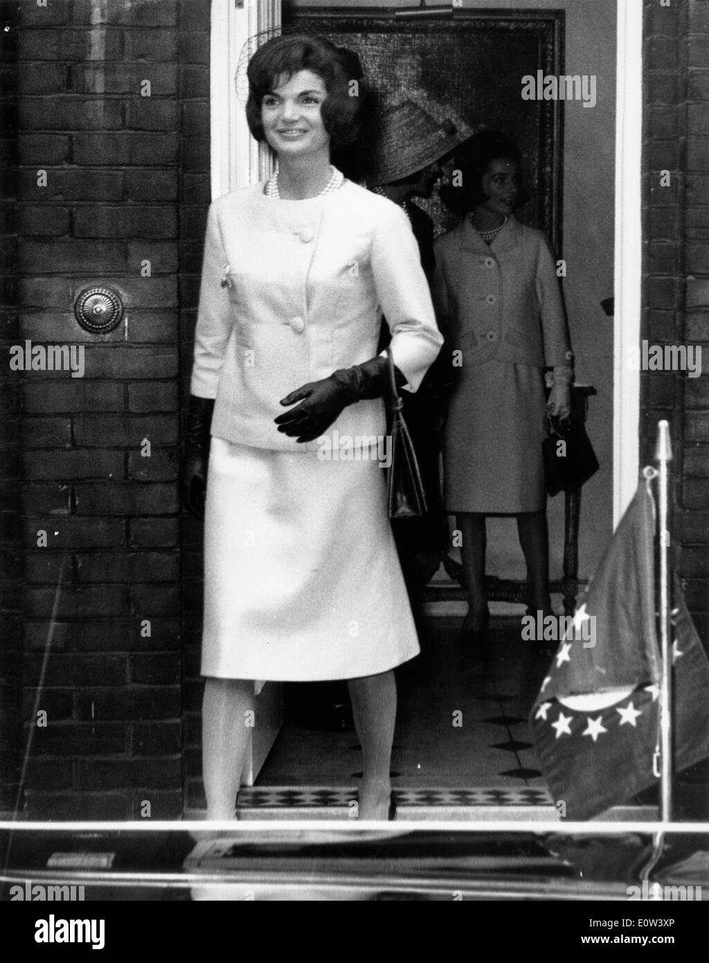 La First Lady Jacqueline Kennedy lasciando Buckingham Palace Foto Stock