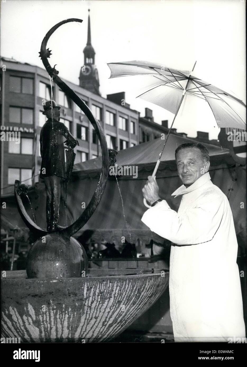 Giugno 06, 1961 - Dopo 14 anni: ''La ricerca". Subito dopo la guerra, l'American film del regista Fred Zinnemann (Fred Zinnemann) noto per i suoi film ''High Noon'' e ''condannato nell'eternità'' girato nelle rovine di Monaco di Baviera, Ansbach, Ingolstadt e Norimberga il film impressionante ''La ricerca". Ora, dopo quattordici anni di grande successo in tutto il mondo (il film si è aggiudicato tre premi Oscar), il film è stato mostrato per la prima volta in Germania a Monaco di Baviera Foto Stock