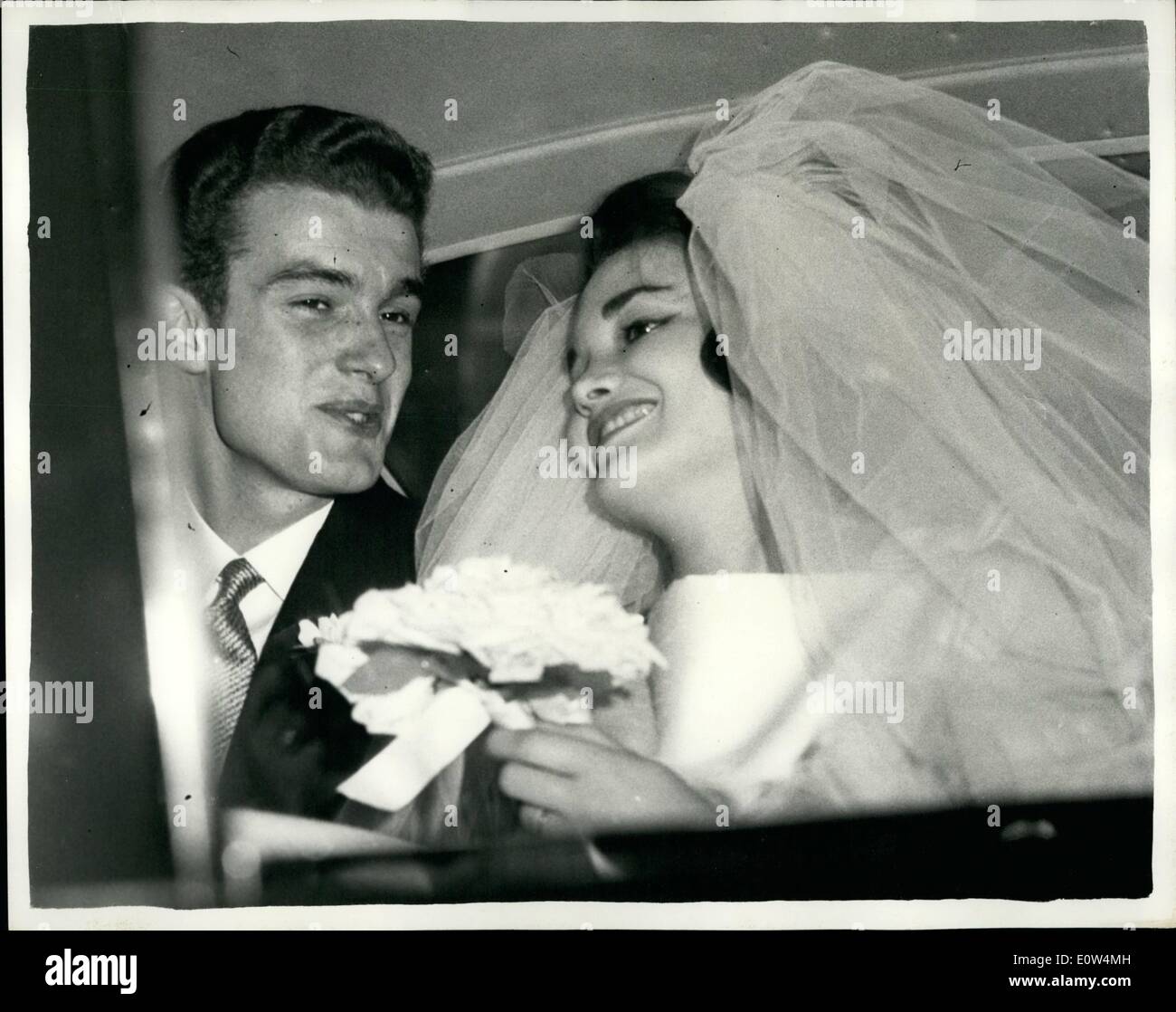 Giugno 06, 1961 - Matrimonio Henrietta Tiarks e duca di Bedford del figlio: il matrimonio ha avuto luogo questo pomeriggio nella Basilica di San Clemente danesi, Foto Stock