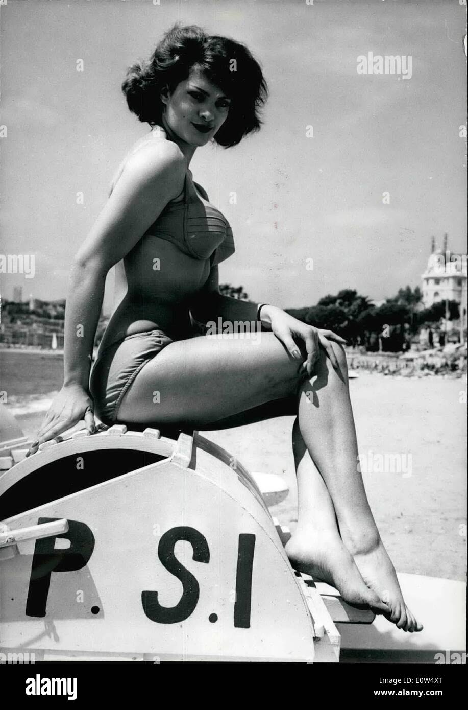 Maggio 05, 1961 - Apertura del Cannes Film Festival: la foto mostra il francese starlet Sylvia Sorente che hanno tentato il suicidio alcuni mesi Foto Stock