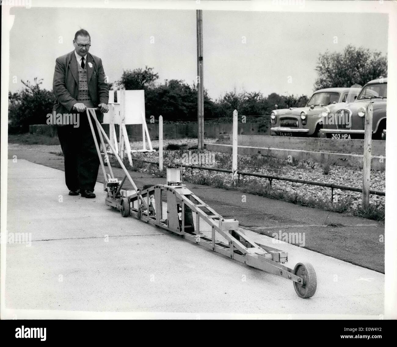 05 maggio 1961 - Mostra di lavoro su strada ad laboratorio di ricerca: vi è stata una anteprima di stampa di oggi della mostra di lavoro presso il Foto Stock