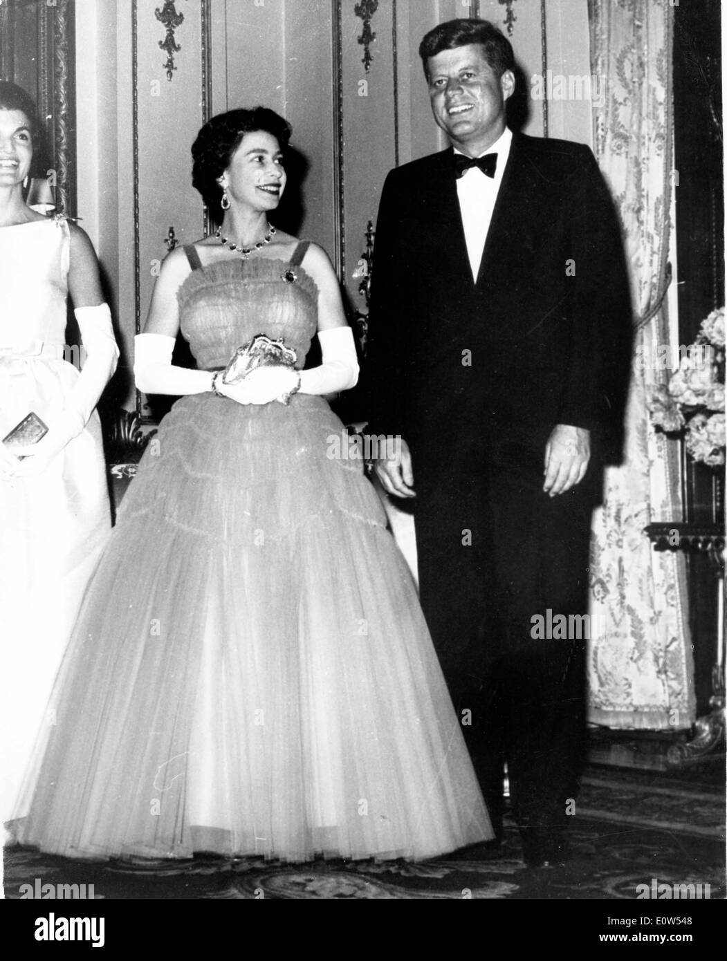 Il presidente John F. Kennedy con la regina Elisabetta II Foto Stock