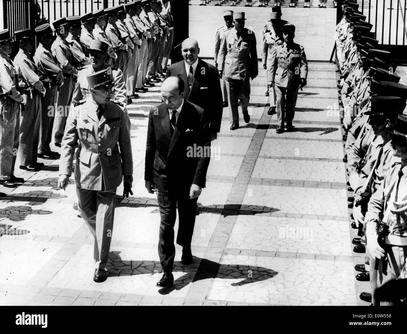 Jean Morin accoglie Ailleret generale ad Algeri Foto Stock