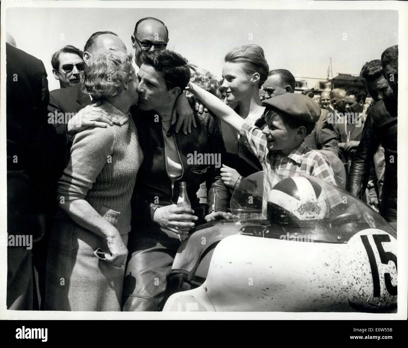 Giugno 15, 1961 - Phil Read vince T.T. gara: 22 anno vecchio Phil Read, un ingegnere di Luton, letti, ieri ha vinto la Junior TT sul Foto Stock