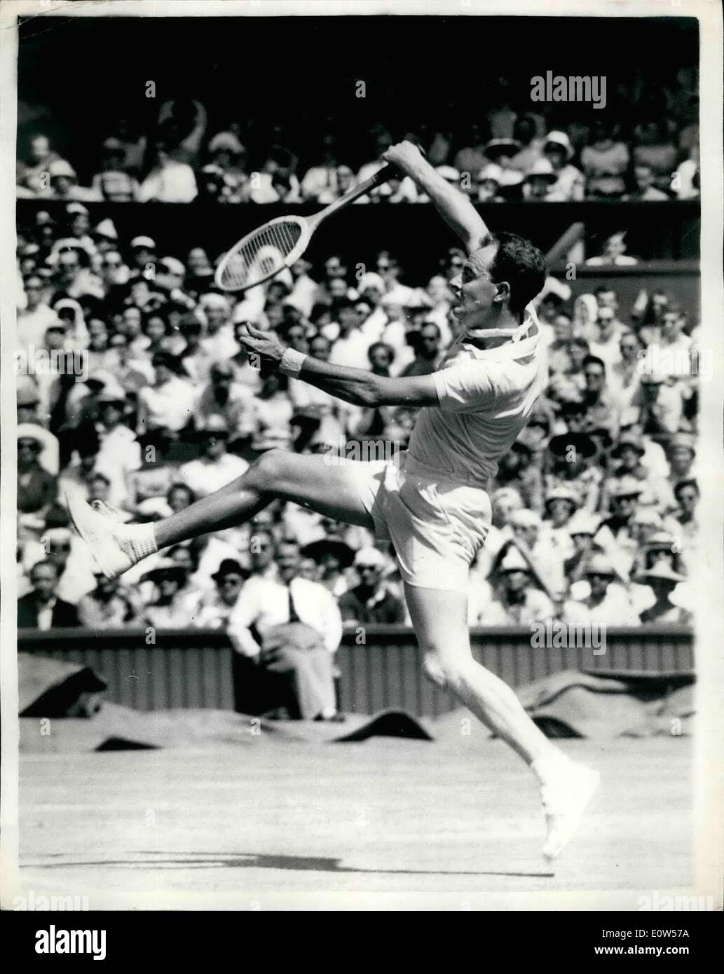 Lug. 01, 1961 - 1.7.61 i campionati di tennis a Wimbledon Ã¢â'¬â€oe sesto giorno. La foto mostra: R.K. Wilson (G.B.) in gioco durante il suo Foto Stock