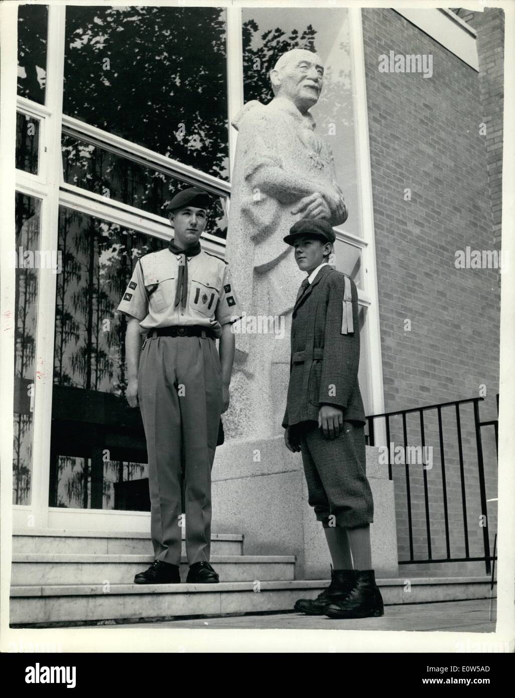 Sett. 09, 1961 - Gli Scout può ora indossare pantaloni lunghi: a partire  dal 1 ° novembre Senior e Rover Scout vengono ad avere la possibilità di  indossare pantaloncini corti o pantaloni