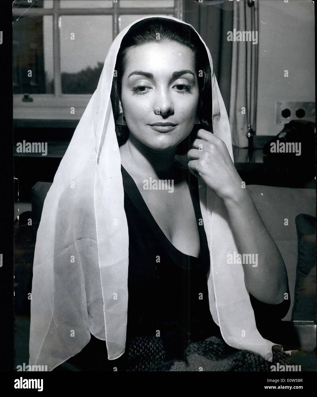 Sett. 09, 1961 - Kamala Devi (lei è ''troppo Sexy'') è a Londra: Kamala,  Devi, la bella attrice indiana che era considerato troppo sexy per un ruolo  in Ben Hur e troppo