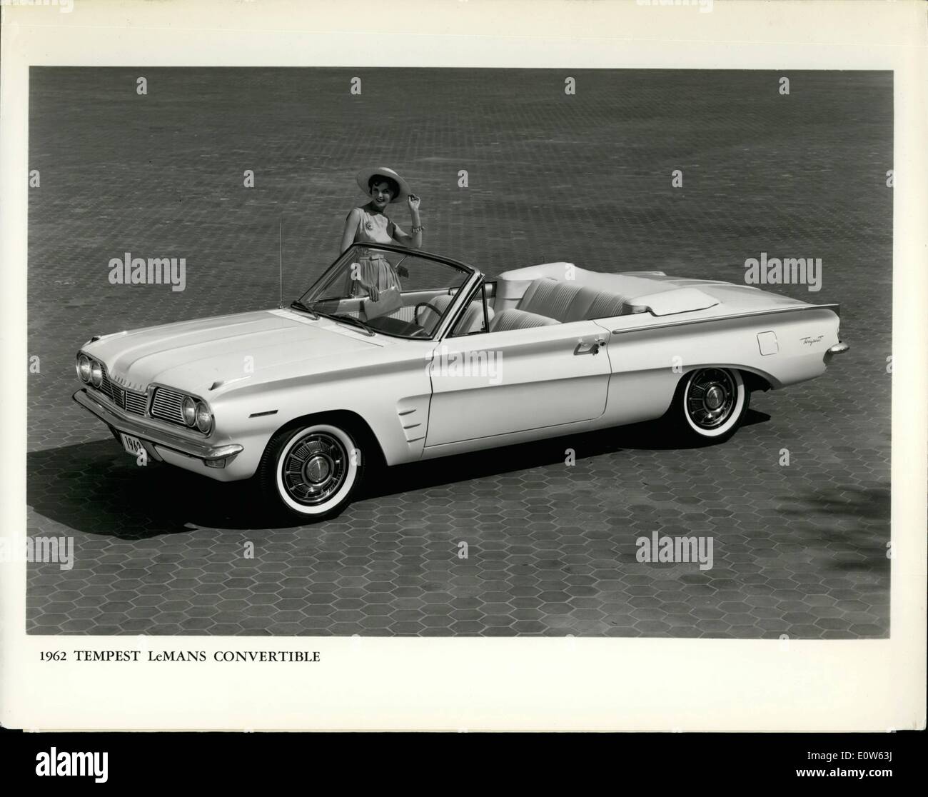 Sett. 09, 1961 - attraente oltre a PontiacÃ¢â'¬â"¢s nuova serie Tempest per 1962 è superbamente convertibile in stile nella foto Foto Stock