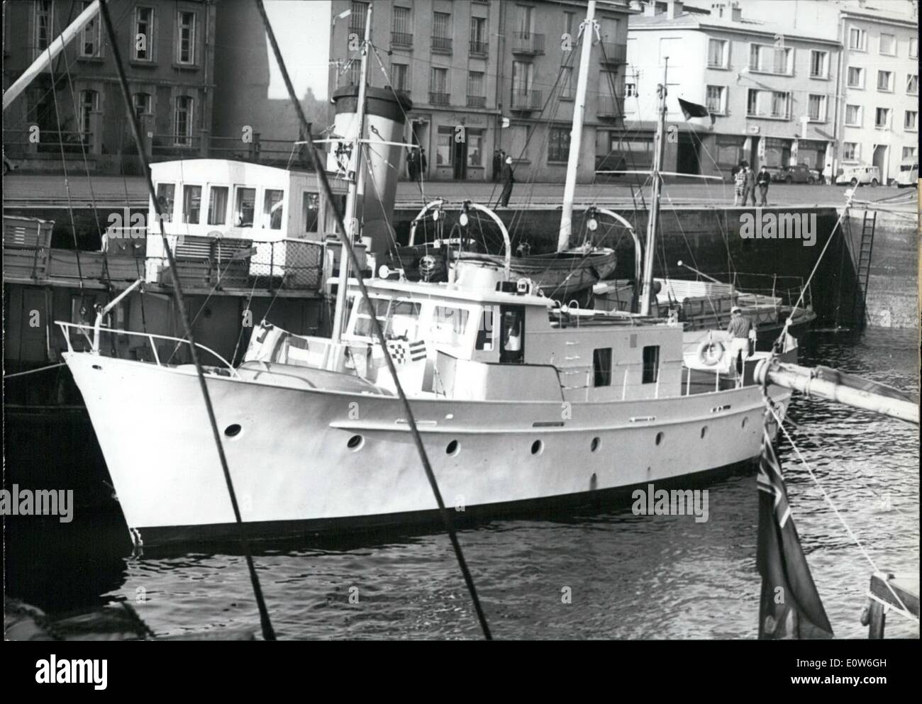 Ottobre 10, 1961 - Yacht tedesco arriva a Brest con due giovani velisti a  bordo: Capitano perso il ''Sylvia'', un tedesco yacht appartenente ad un  ricco industriale di Monaco di Baviera è