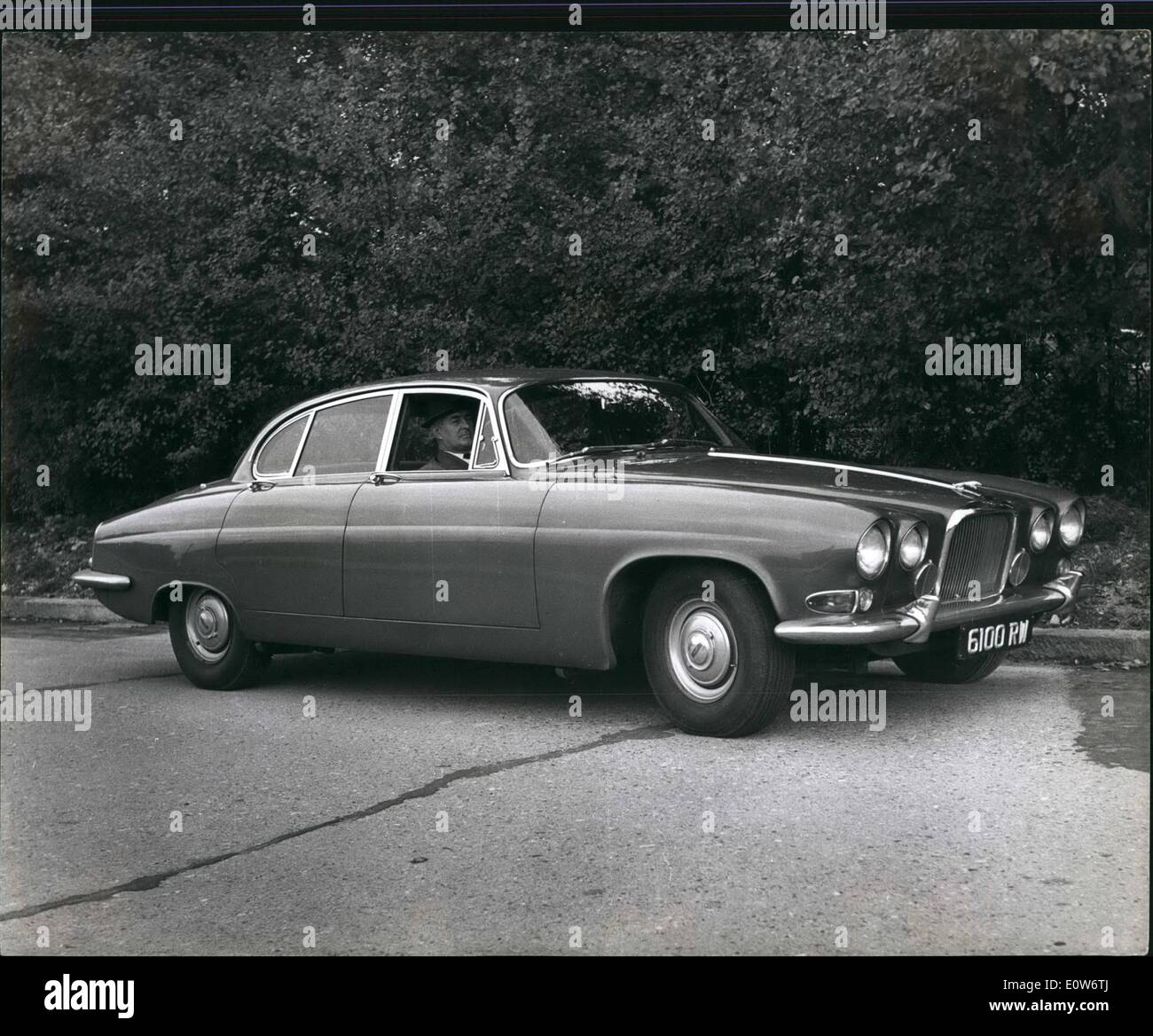 10 ottobre 1961 - nuova vettura Jaguar - la Mark X: Jaguar ha annunciato ieri il suo nuovo modello - la Mark X. venderà a circa 2,39.18, con motore da 3,8 litri, servosterzo e freni a disco. La foto mostra la nuova Jaguar Mark X.. Foto Stock