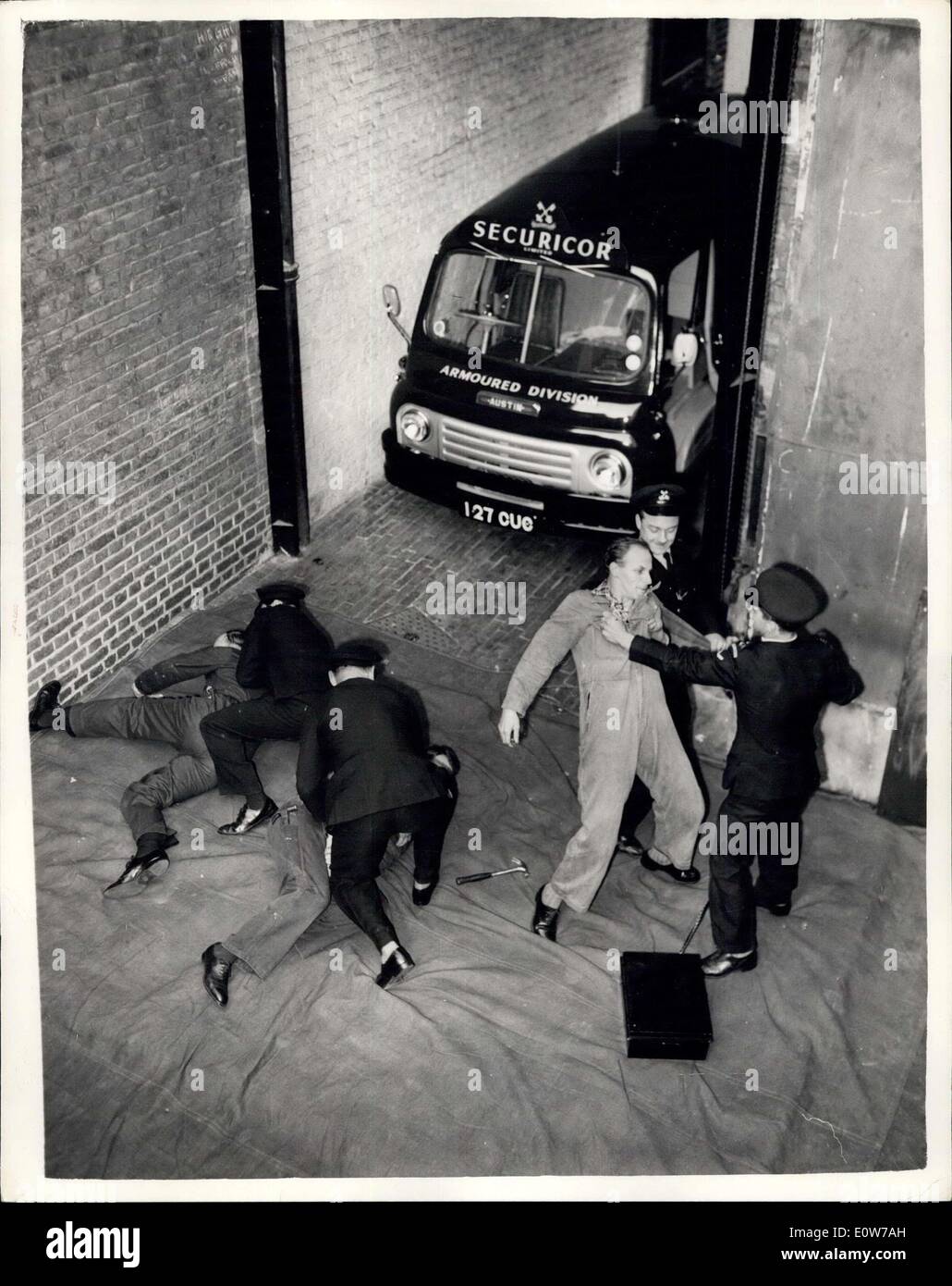 11 ott. 1961 - disarmati dimostrazione di combattimento da 'Securicor'' a Londra.: disarmati dimostrazioni di combattimento - sotto forma di un finto Foto Stock