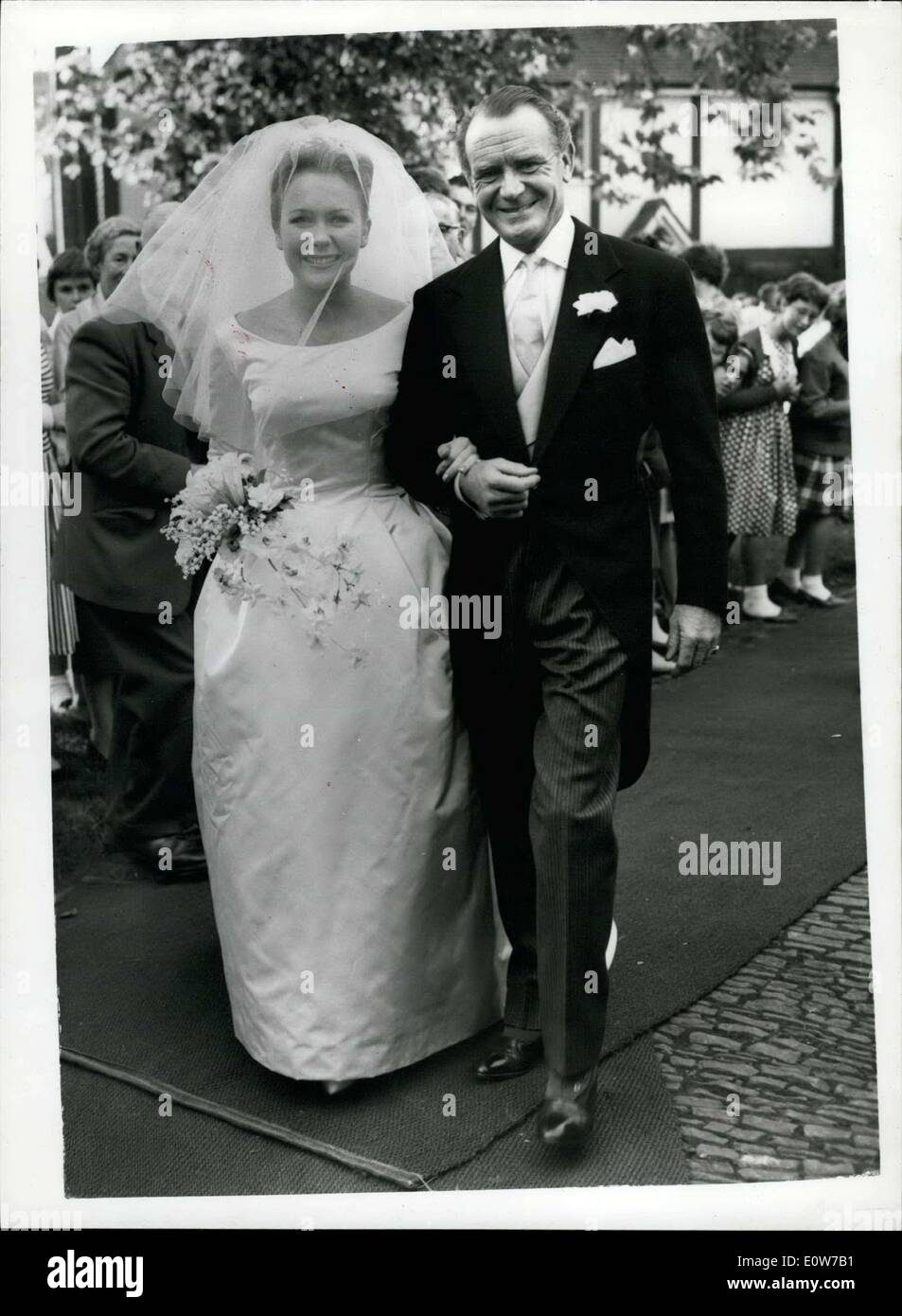 Il 14 ottobre 1961 - Giulietta mulini sposa attore: Giulietta mulini, 19, questo pomeriggio ha sposato l'attore americano Russell Alquist, 25, presso San Foto Stock