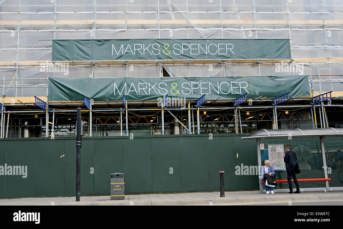 La Marks & Spencer store in Western Road Brighton che sta subendo lavori di ristrutturazione sull'esterno Foto Stock
