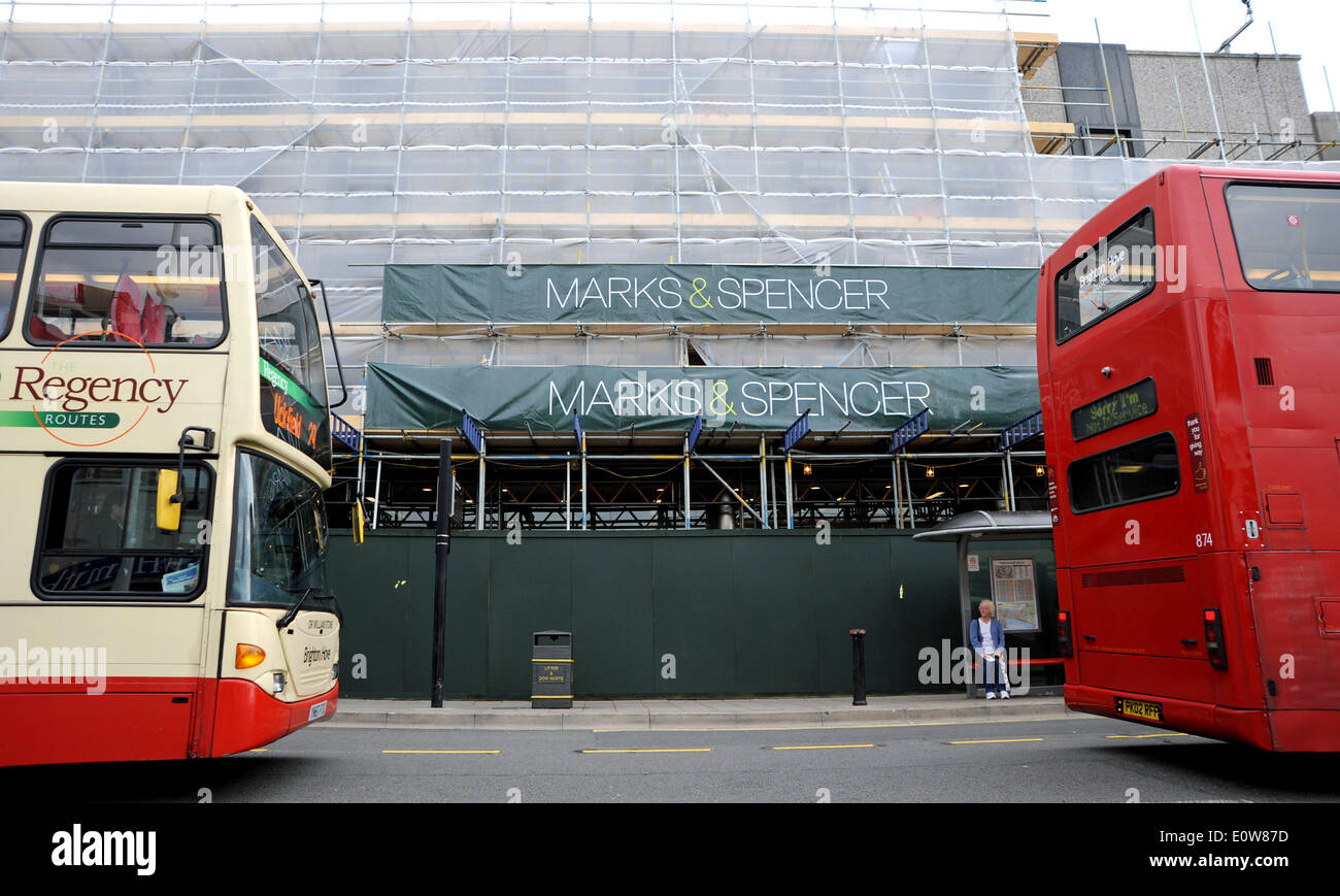 La Marks & Spencer store in Western Road Brighton che sta subendo lavori di ristrutturazione sull'esterno Foto Stock