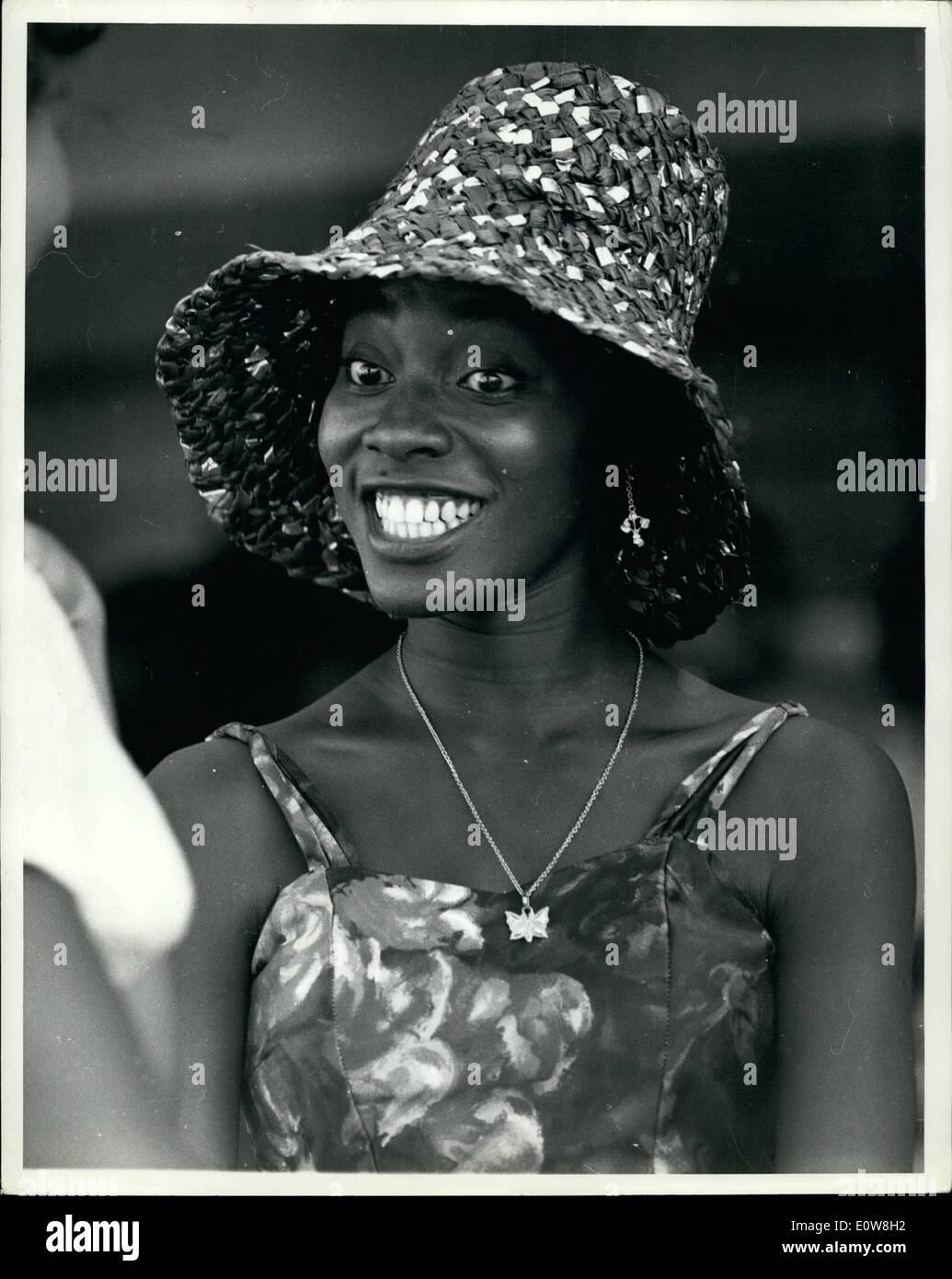 Nov. 19, 1961 - 19-11-61 Royal Tour del Ghana. OPS: Hat mode a Acera gare. Tutte le donne indossano i loro best Western style hat. Infatti ti assomiglia di più al Signore giorno a Ascot. Foto Stock
