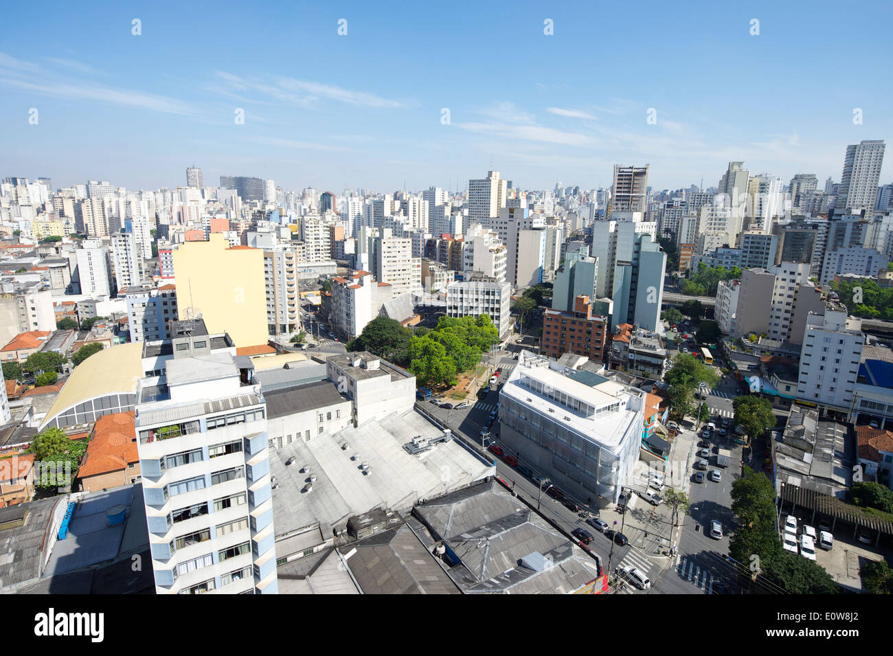 Cityscape skyline di Sao Paulo in Brasile dispone di piccola tasca parchi di alberi verdi Foto Stock