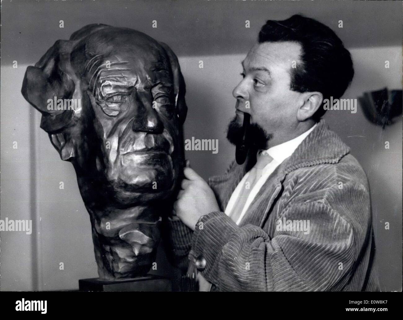 Gen 15, 1962 - GERHART HAUPTMANN busto: dalla fine della città di Francoforte, lo scultore Knud Knudsen Knudsen - destra- made thi Foto Stock