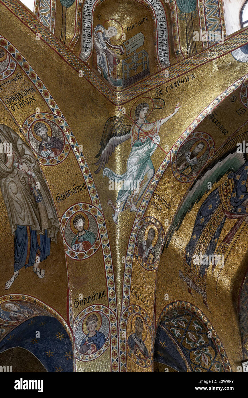 Mosaico bizantino con gli angeli, la Chiesa della Martorana dal periodo normanno, Palermo, Sicilia, Italia Foto Stock