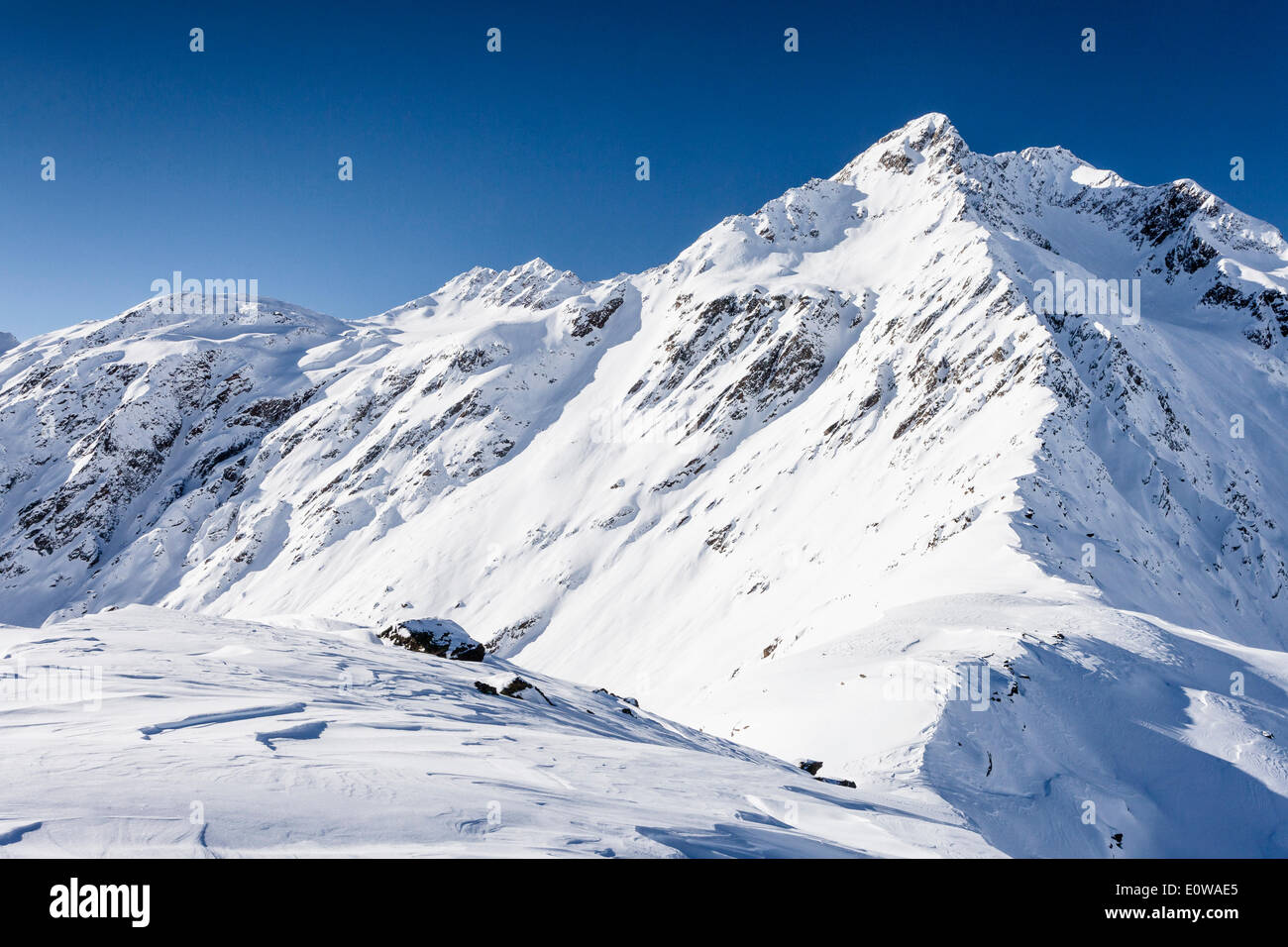 Montagna Saldurspitze visto dalla vetta del Stotz montagna vicino a Maso Corto, Val Senales, Provincia del Sud Tirolo, Italia Foto Stock