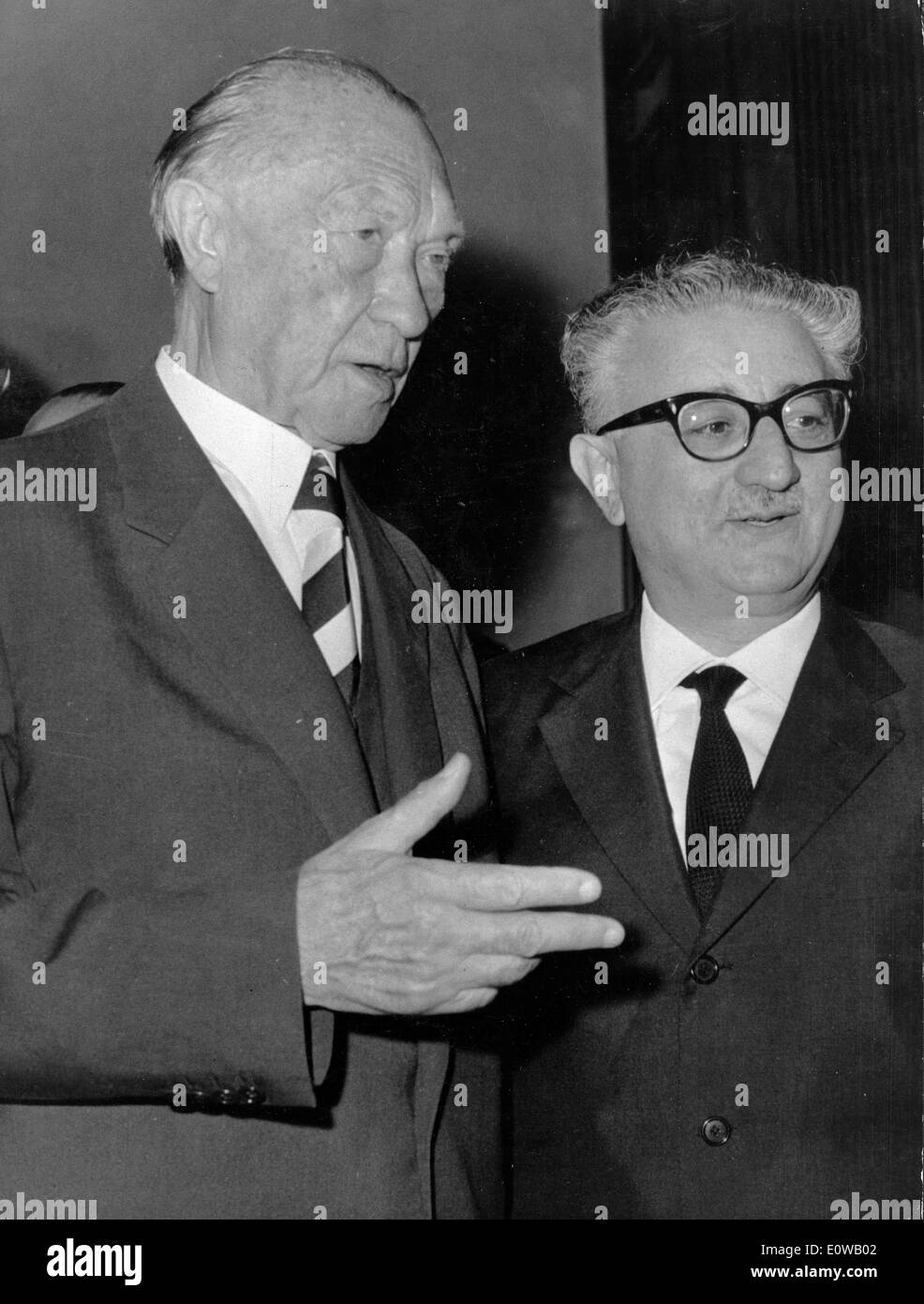 Presidente Giovanni Leone accoglie Konrad Adenauer Foto Stock