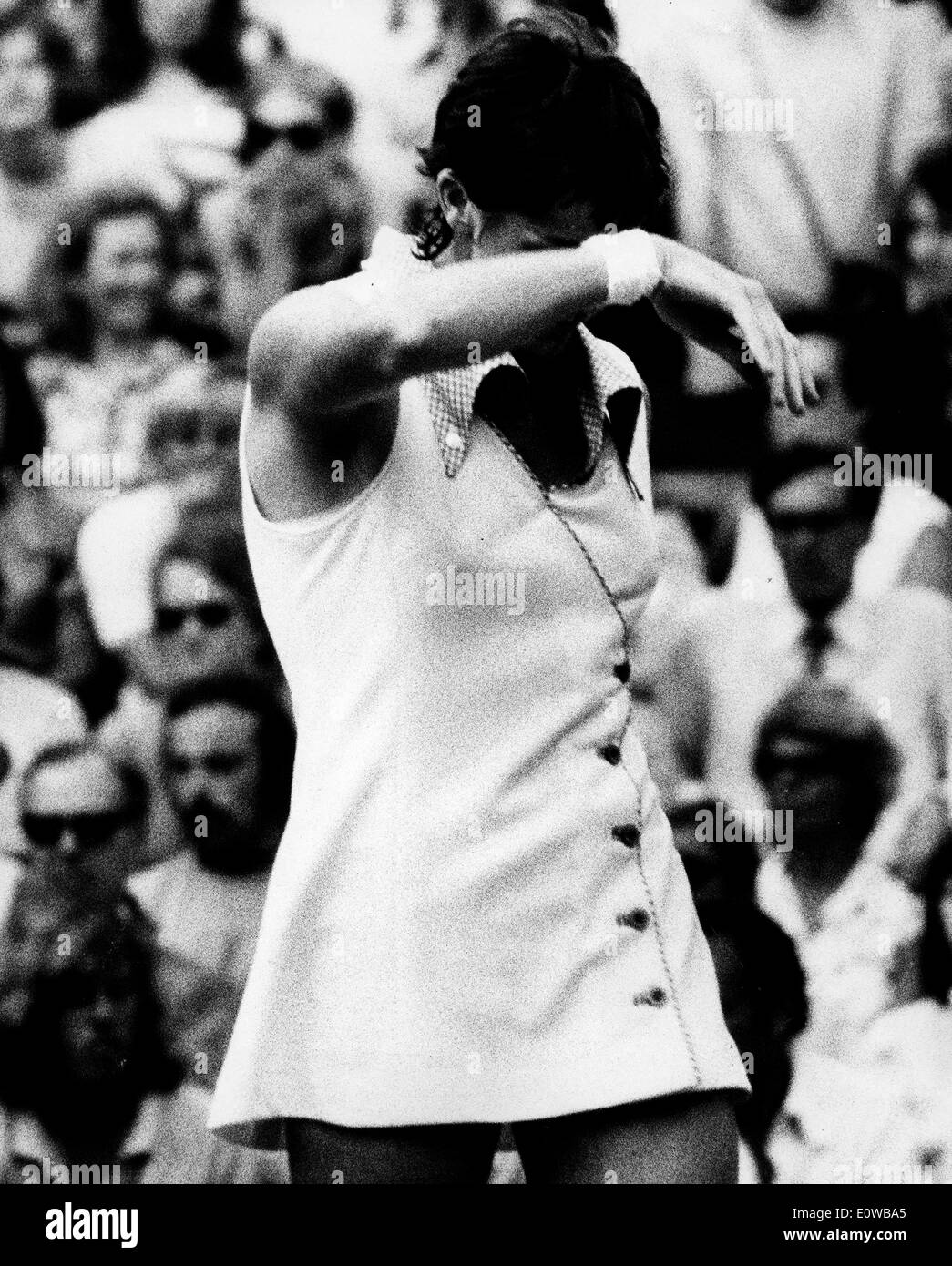 Margaret Corte tergi la sua testa durante una partita di tennis Foto Stock