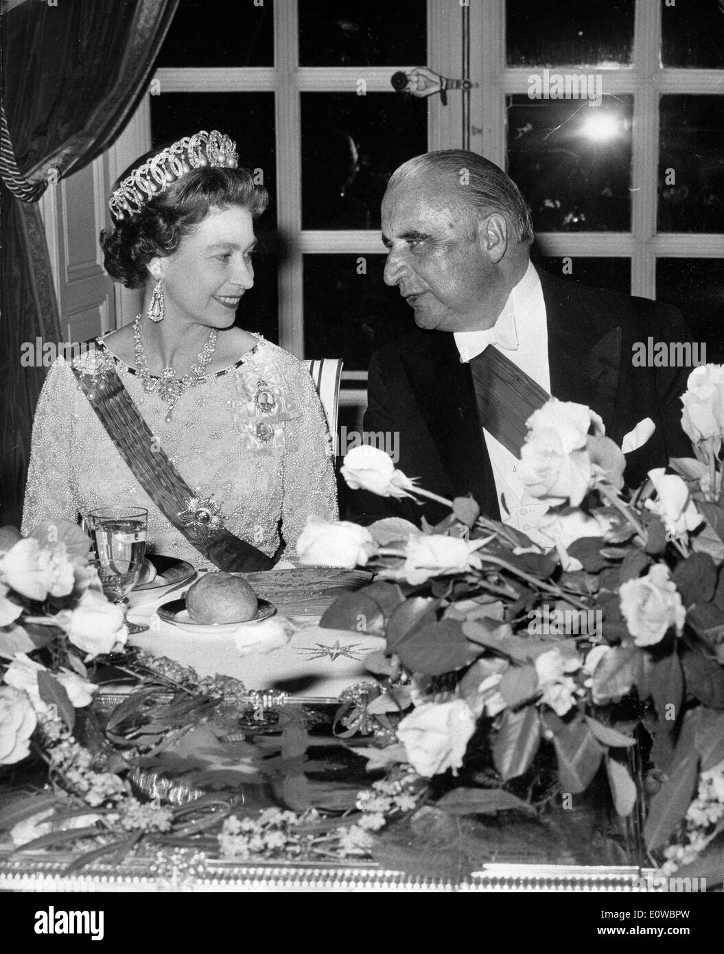 Georges Pompidou dines con la regina Elisabetta II Foto Stock