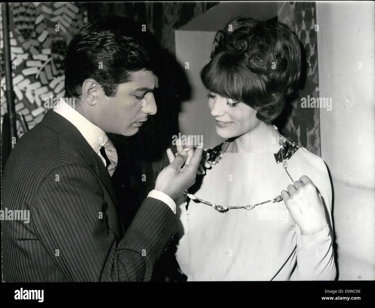 Apr. 28, 1962 - Jean-Claude Brialy con Francoise Dorleac Foto Stock