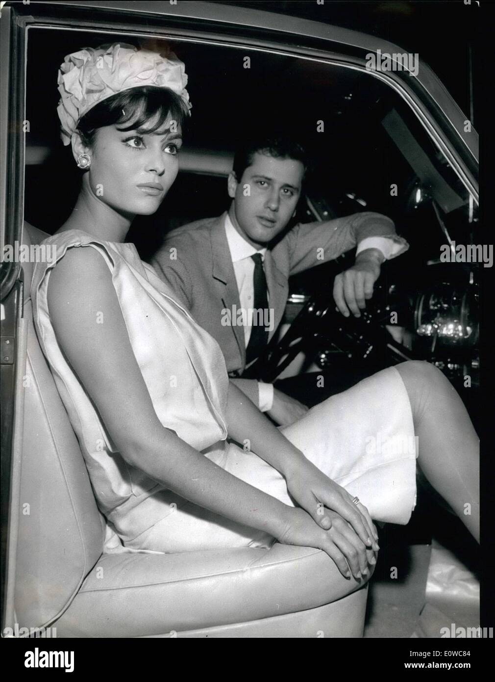 Maggio 05, 1962 - attrice Isaelienne Dahlia Lavi, sarà presto sposare italiano di play-boy Gianfrasco Placentini; la coppia partirà domani per Tel Aviv dove Gianfranco si incontra il Dahlia's genitori. Foto Stock