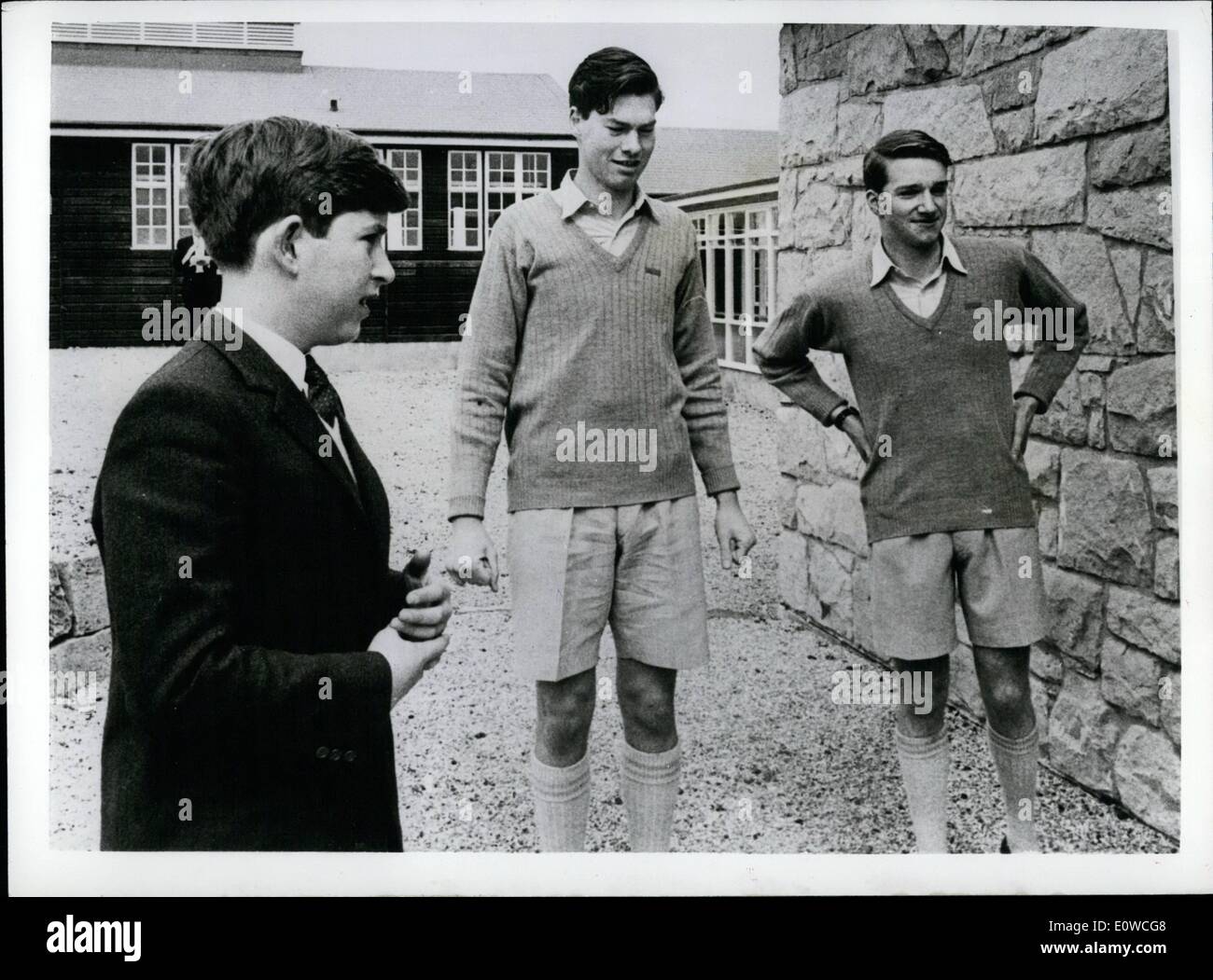 05 maggio 1962 - Il principe Carlo nella sua nuova scuola. Il principe Charles , accompagnato dal Principe Filippo, arrivati a Gordonstoun, la sua nuova Foto Stock