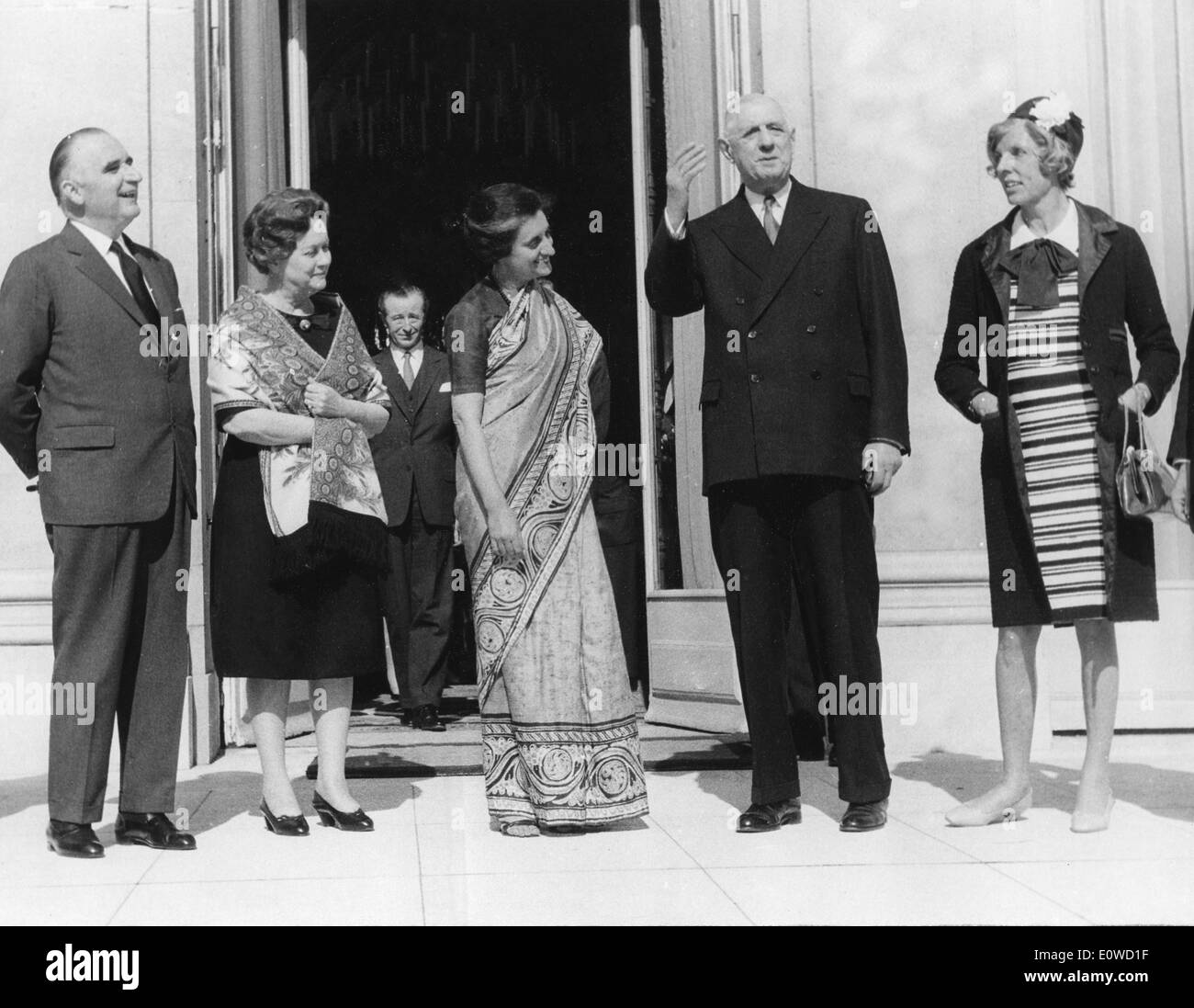 Il presidente francese CHARLES DE GAULLE e PMs India Indira Gandhi e Francia GEORGES POMPIDOU. Foto Stock