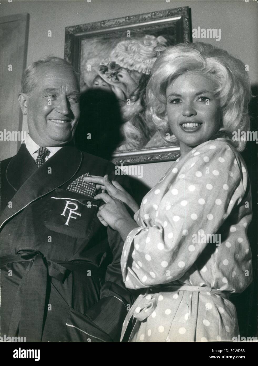 Giugno 06, 1962 - nel set del film ''Pulsante Panic'' l'attrice americana Jayne Mansfield e attore francese Maurice Chevalier Foto Stock