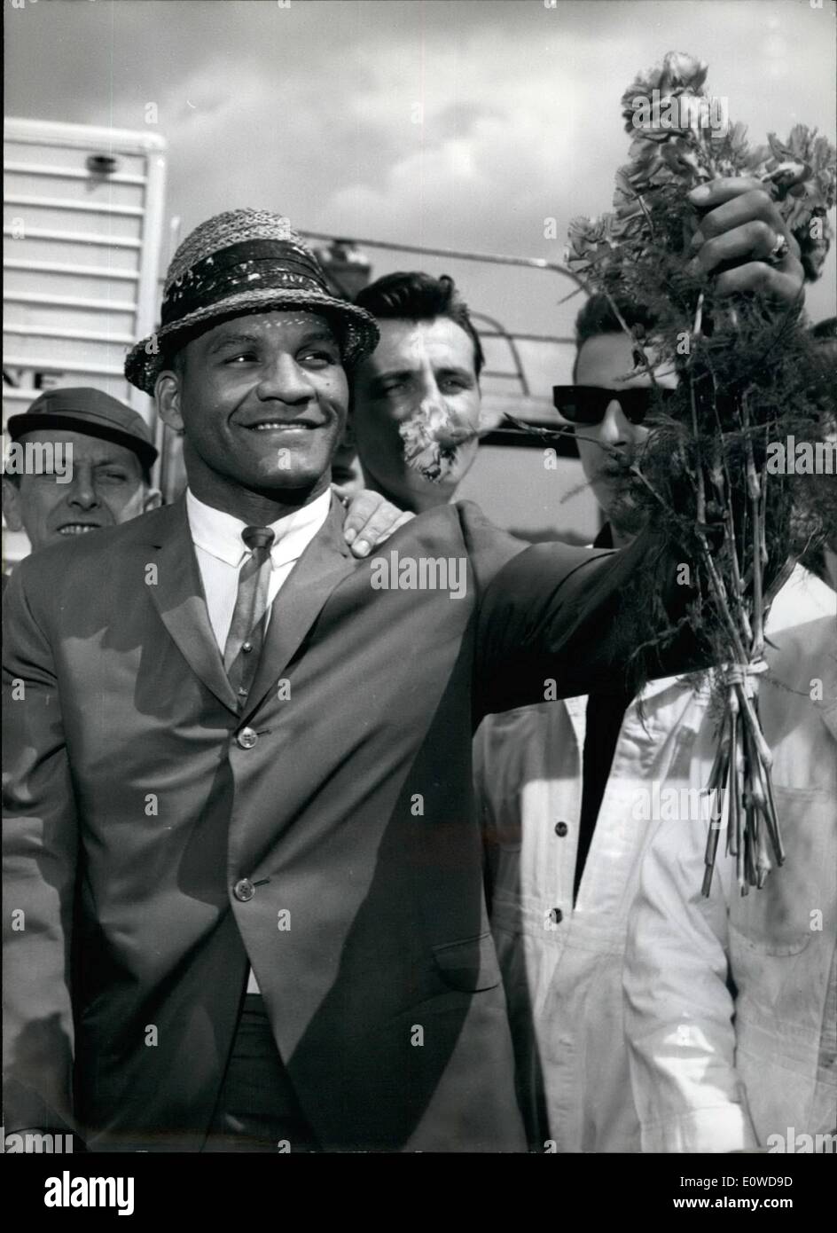 Giugno 06, 1962 - Harold Johnson a Berlino. Il pugilato campione del mondo Harold Johnson, USA, arriva il 1 giugno sull'aeroporto di Berlino o Foto Stock