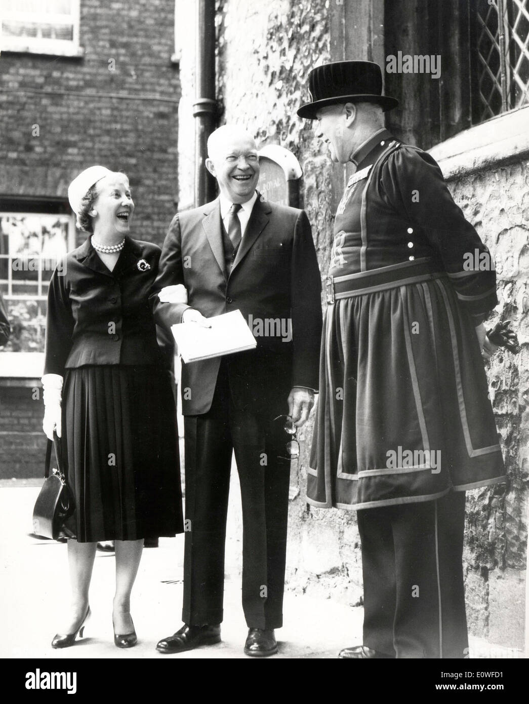 Il presidente Eisenhower e Mamie visita Torre di Londra Foto Stock