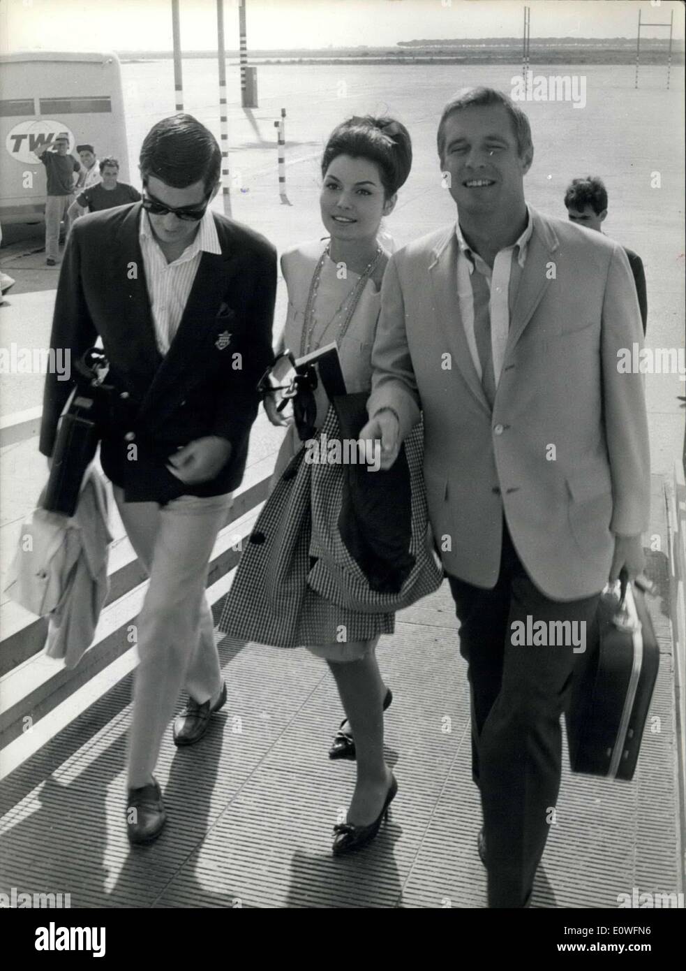 Sett. 01, 1962 - ''troupe'' del film ''i vincitori sono arrivati a Roma questo pomeriggio, da Londra. Tutto il cast del film, Foto Stock