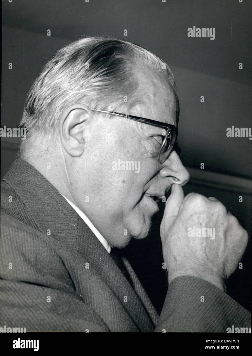 Nov. 11, 1962 - Su .Le Palmiro Togliatti leader del Partito Comunista Italiano tenere questa mattina una conferenza stampa nella sede della stampa estera a Roma, parlando con i giornalisti presenti alla conferenza sulla situazione internazionale. Foto Stock