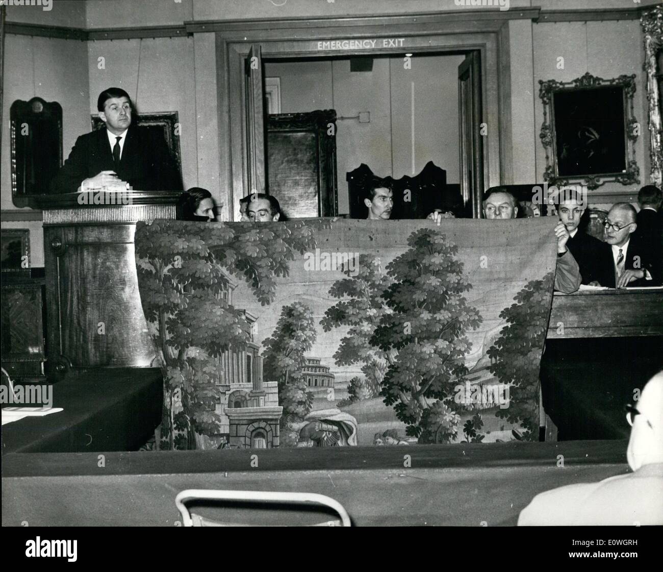 Il 12 Dic. 1962 - Il Duca di Norfolk i arazzi sono venduti a Christies: un set di sette pannelli di Soho Arazzo, variamente tessuto Foto Stock