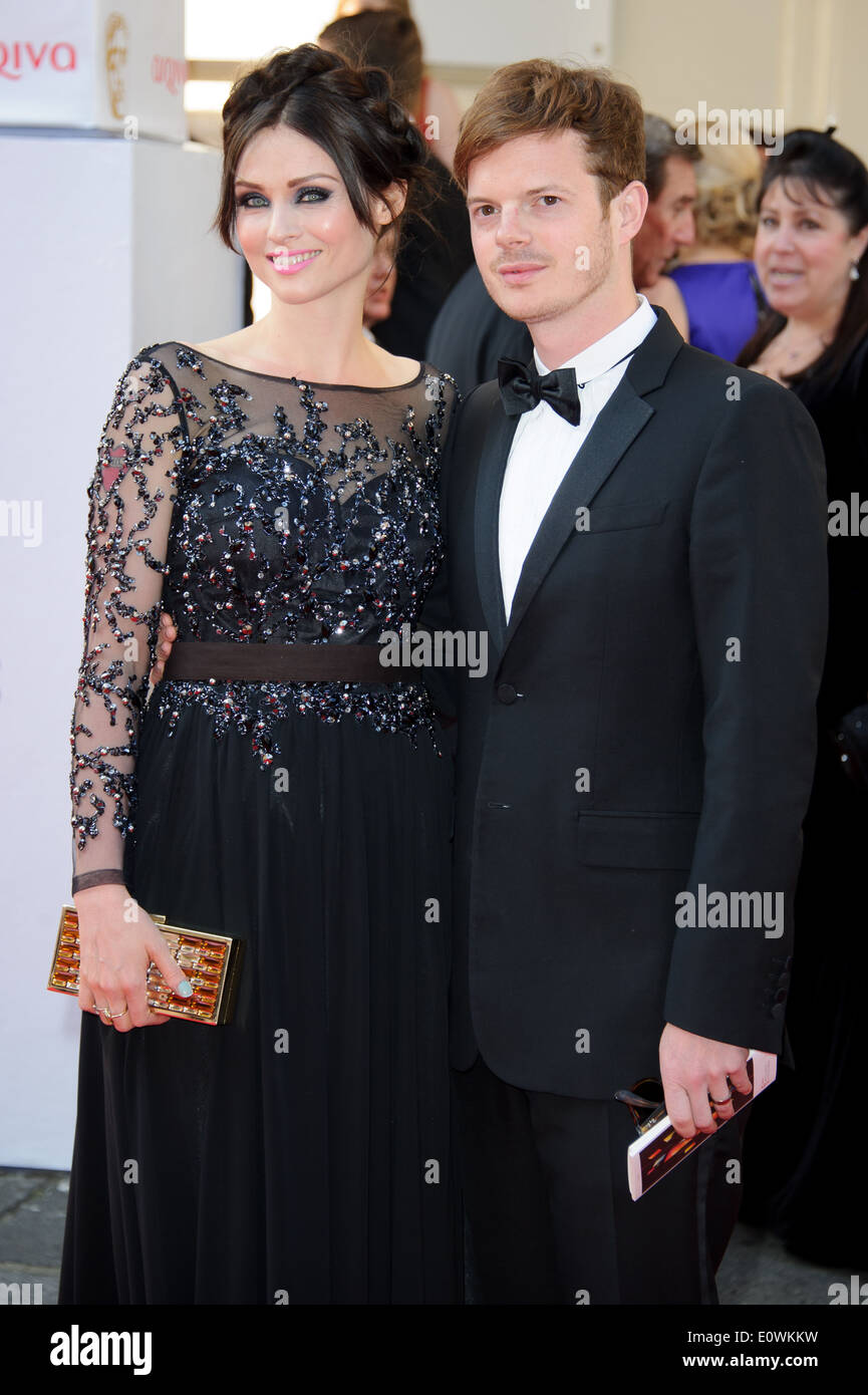 Sophie Ellis-Bextor e Richard Jones arriva per il British Academy Awards di televisione. Foto Stock